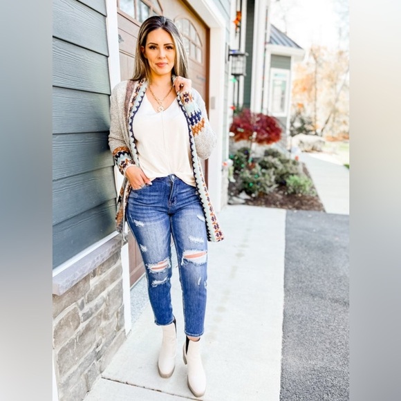 NWT Risen High Rise Tapered Distressed Jeans - Picture 2 of 7